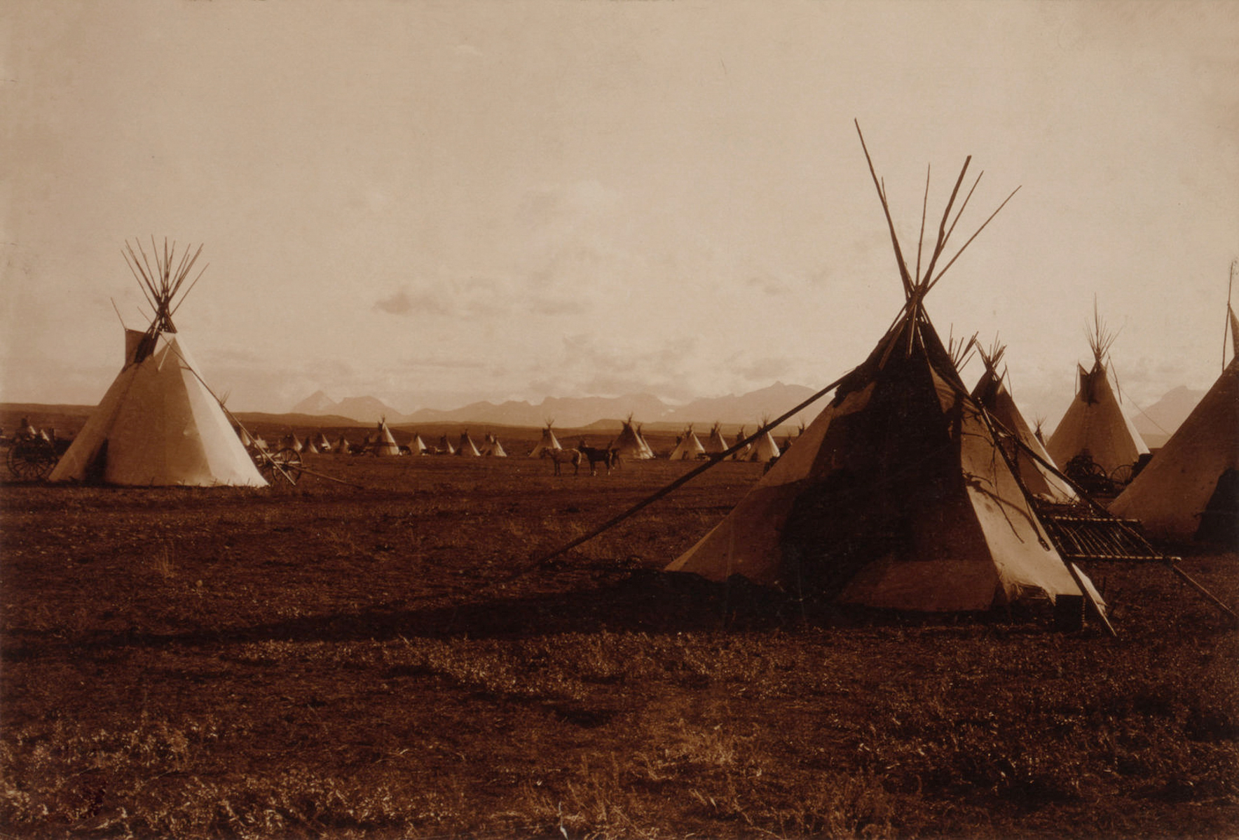 edward s. curtis piegan encampment 1900